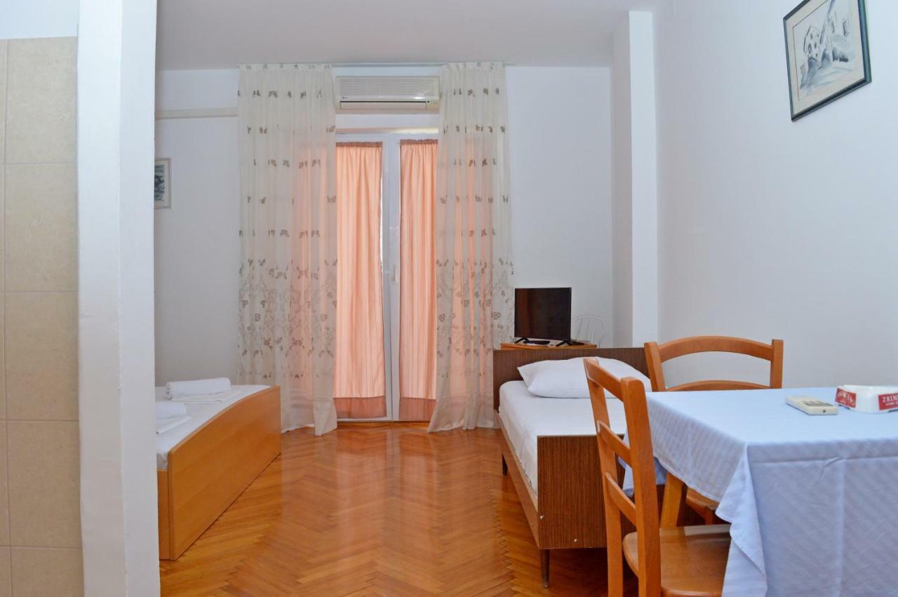 Apartmani Macak II Novalja Exterior foto